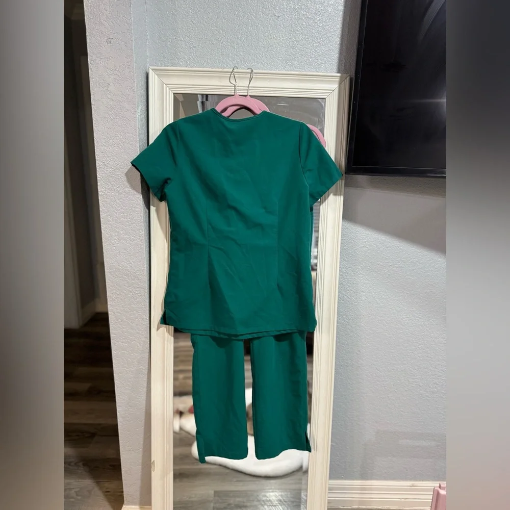 New Figs scrub set - Picture 4 of 4